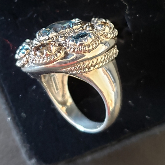 Clyde Duneier statement ring. Sterling Silver and Topaz. Size 6. EUC - Picture 4 of 4